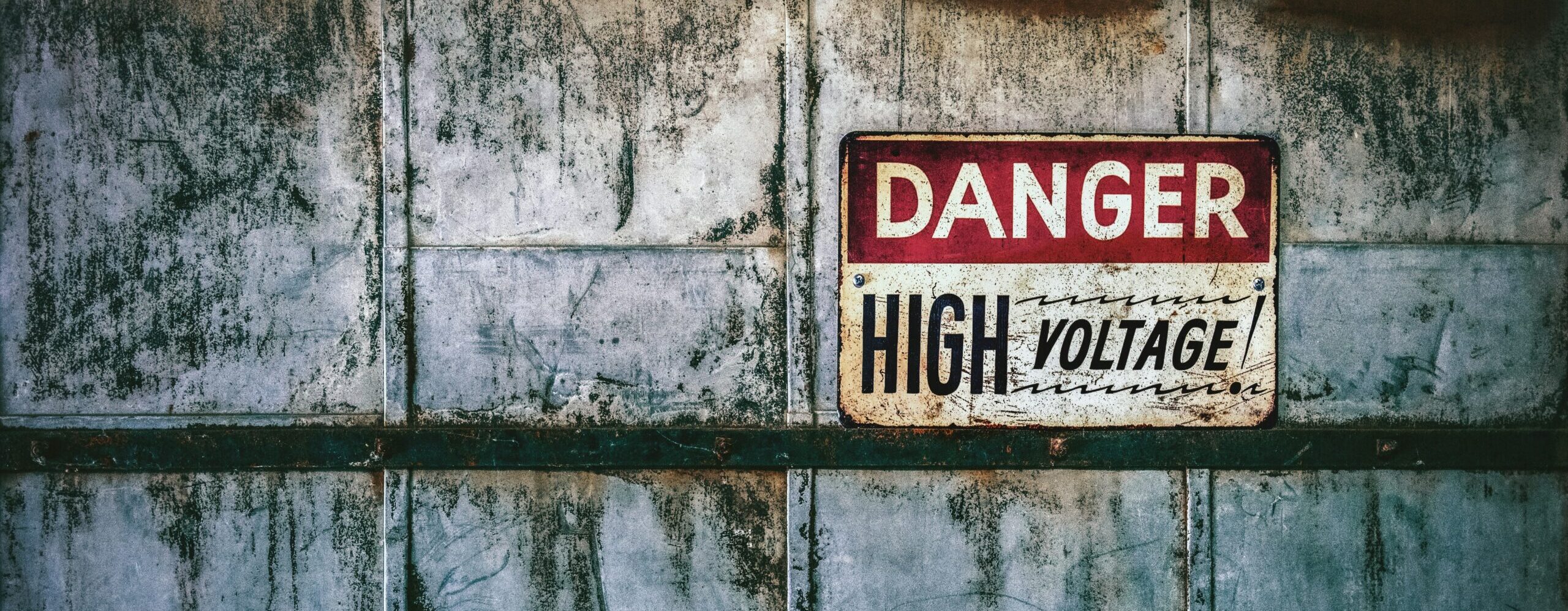 Gefahren schild Fachgerechte Hochvoltprüfung